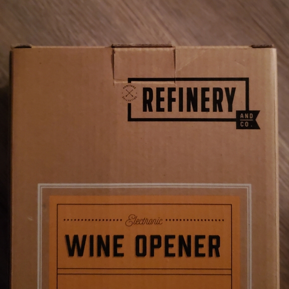 Refinery & Co Electronic wine opener - Picture 4 of 4